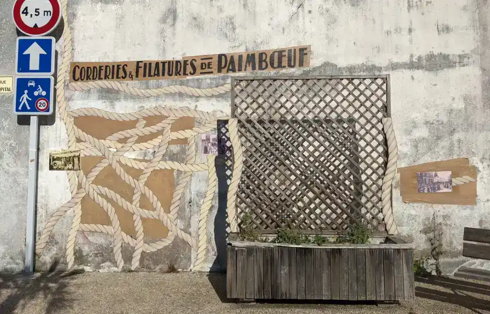 fresque avec des cordes et inscrit au dessus corderies & filatures de Paimboeuf